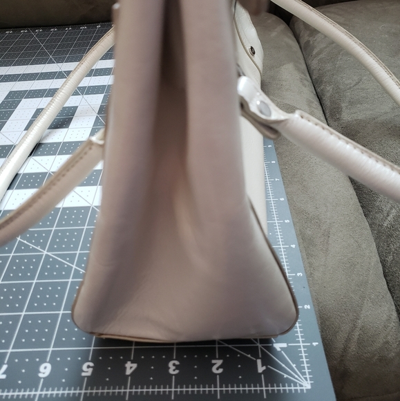 Gorgeous Ri2k Winter White Purse - Picture 9 of 9